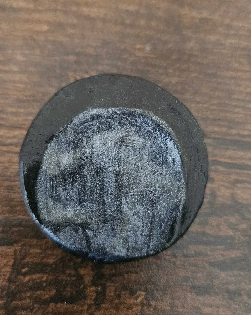 Galet anti-stress bleu métallique et noir